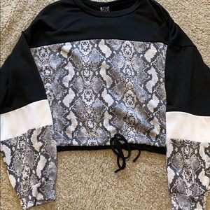 Snakeskin crop top long sleeve